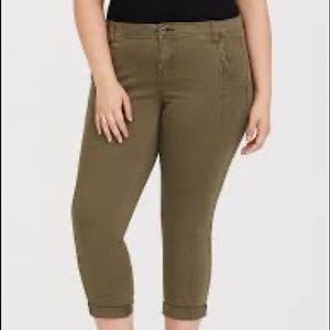 Torrid Olive Green Cropped Pant Size 24